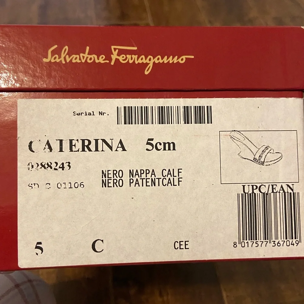 Vintage Salvatore Ferregamo Caterina sandals. - Picture 9 of 12